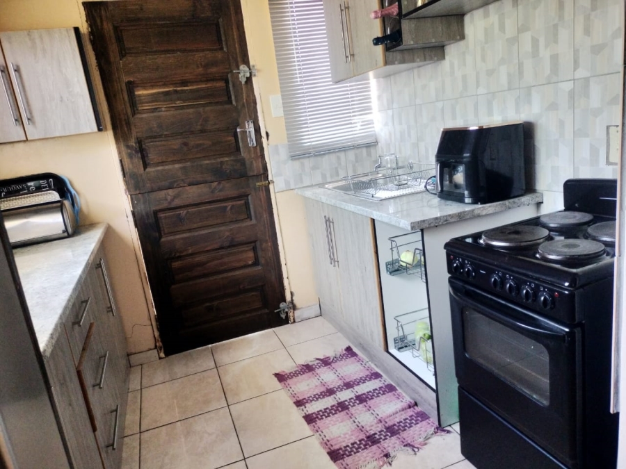 3 Bedroom Property for Sale in Molifi Tau Kloof Free State